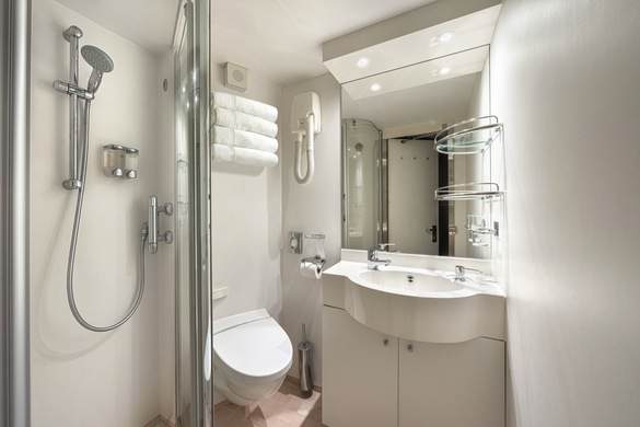 MSC Cruises MSC Lirica Junior Balcony Bathroom ©MSC Rights - Ivan Sarfatti.jpg